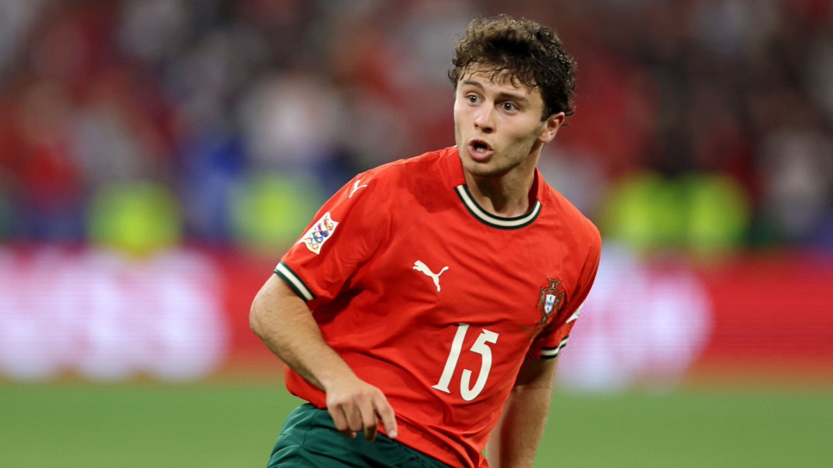 🔴 𝗟𝗘𝗦 𝗣𝗔𝗥𝗜𝗦𝗜𝗘𝗡𝗦 𝗚𝗢𝗡𝗖̧𝗔𝗟𝗢 𝗥𝗔𝗠𝗢𝗦 𝗘𝗧 𝗝𝗢𝗔̃𝗢 𝗡𝗘𝗩𝗘𝗦 𝗘𝗡𝗩𝗢𝗜𝗘𝗡𝗧 𝗟𝗘 𝗣𝗢𝗥𝗧𝗨𝗚𝗔𝗟 𝗔̀ 𝗟𝗔 𝗖𝗢𝗨𝗣𝗘 𝗗𝗨 𝗠𝗢𝗡𝗗𝗘 ! 🏆🇵🇹

▪️ 𝘓𝘦 𝘤𝘭𝘢𝘴𝘴𝘦𝘮𝘦𝘯𝘵 𝘢̀ 𝘭𝘢 𝘮𝘪-𝘵𝘦𝘮𝘱𝘴 :
🥇🇵🇹 𝗣𝗢𝗥𝗧𝗨𝗚𝗔𝗟 : 13 pts (+9)
🥈🇭🇺 𝗛𝗢𝗡𝗚𝗥𝗜𝗘 :