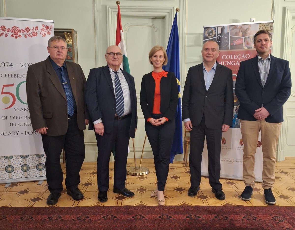 EmiliaFabianDr's tweet image. 🇭🇺#Gastrobridge in #Lisbon! 
#distributors, #experts, #horeca interested in 🇭🇺 products, wines. 
It was a special honor for us that Chef @Chakall, #Portugal &apos;s best-known chef, honored our tasting event with his visit. 
We thank our Hungarian and Portuguese partners, as well as…