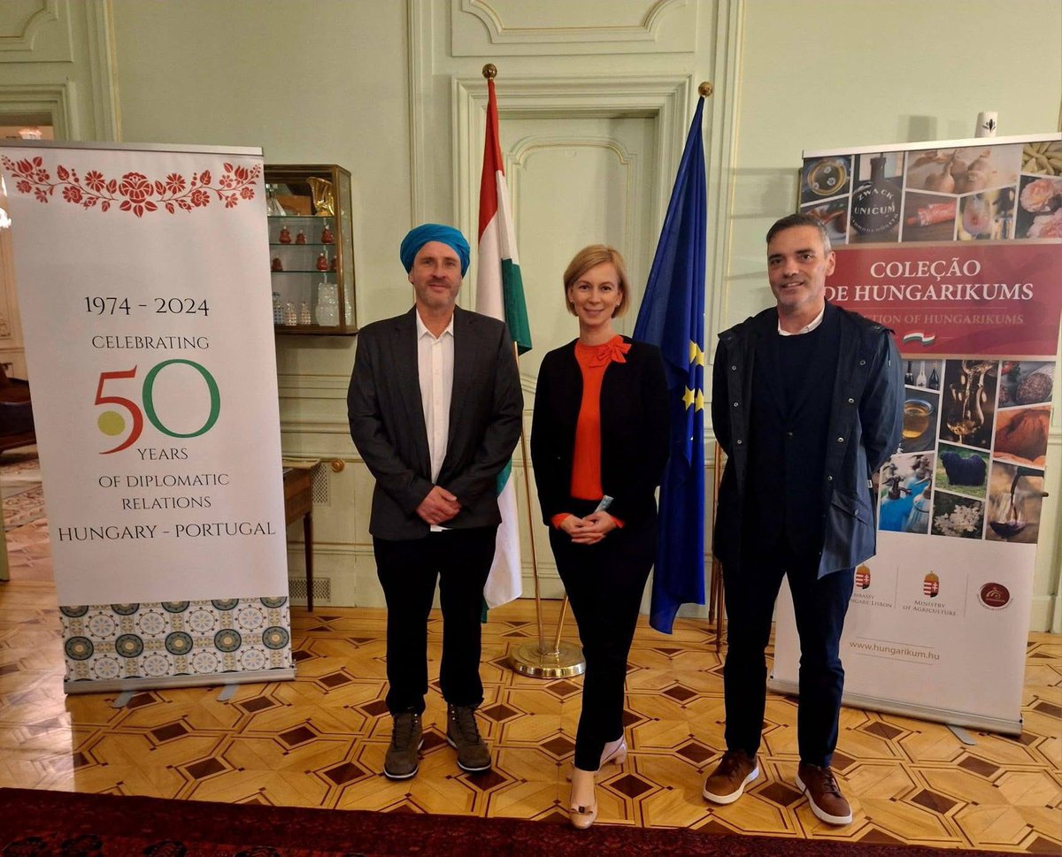 EmiliaFabianDr's tweet image. 🇭🇺#Gastrobridge in #Lisbon! 
#distributors, #experts, #horeca interested in 🇭🇺 products, wines. 
It was a special honor for us that Chef @Chakall, #Portugal &apos;s best-known chef, honored our tasting event with his visit. 
We thank our Hungarian and Portuguese partners, as well as…