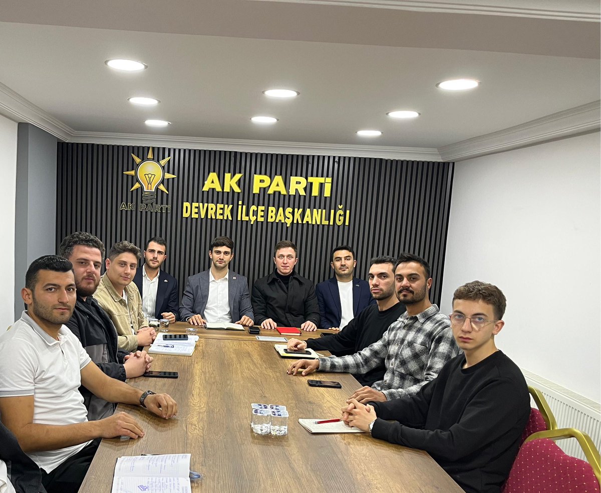 Aylık olağan ilçe başkanları toplantımızı ,İl Gençlik Kolları Başkanımız Feyyaz Öz’ün riyasetinde Devrek’te gerçekleştirdik.

Birlik ve beraberlik içinde, çalışmalarımıza kararlılıkla devam ediyoruz.