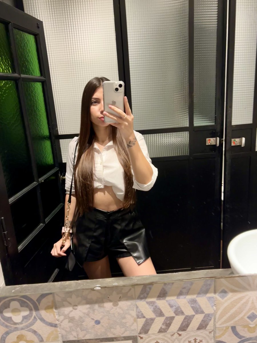 cassyfenlor's tweet photo. Charlotte’s charm hits different… but not as much as someone who knows how to flirt back 😉✨

#Charlotte #CharlotteNC #CLT #CharlotteLife #QueenCityNC #CLTVibes #ExploreCharlotte #CharlotteCulture #CLTEvents #CharlotteLiving https://t.co/xgdtf0lHvx