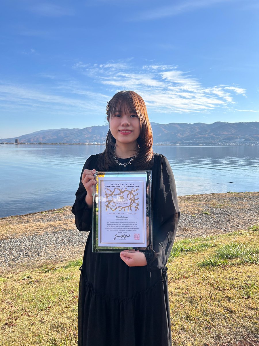 Akari_kimi's tweet photo. #信州諏訪ふるさと国際映画祭 にて、
『まよなかの探しもの』上映していただきました！

レッドカーペットを歩くという、とても貴重な経験をさせていただき感謝でいっぱいです！

お人形さんに諏訪湖見せてあげることができました！

運営の皆様、監督の皆様、ご来場の皆様、ありがとうございました！ https://t.co/EqXDe4aFee