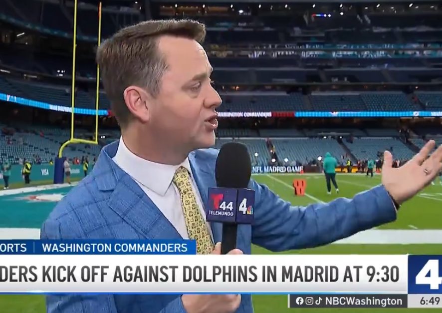 _Benito___'s tweet photo. JP Finlay, reportero d NBC:
"Quiero mostraros este estadio, es realmente increíble, es enorme Tienen estas pantallas d video y luces LED. El clima está lluvioso, así q tienen un techo retráctil"

Ahora contadle a este señor q aquí hay un tal Jota Jordi q lo llama lata d sardinas https://t.co/JkAjrGxjli