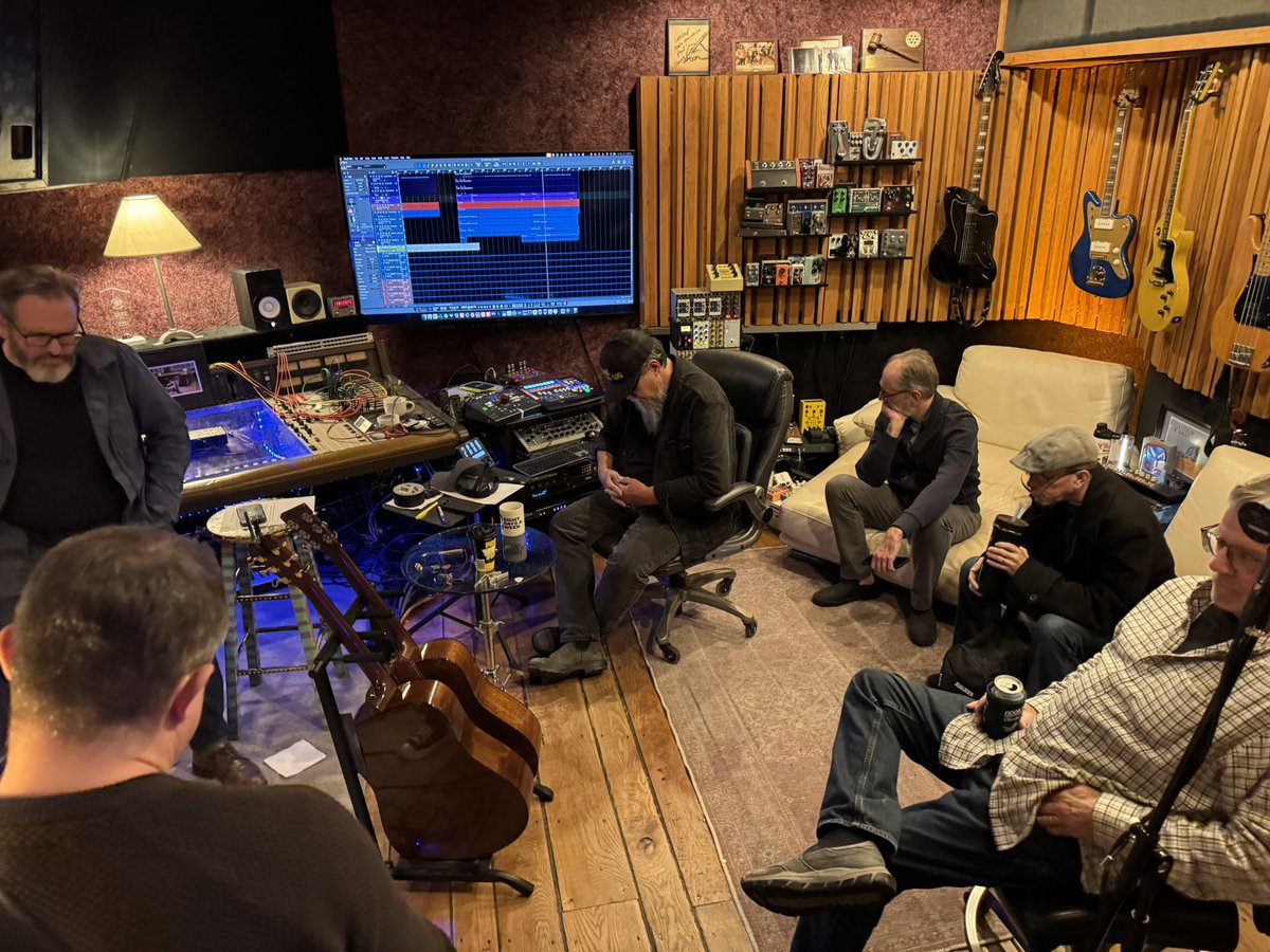 HotWingJones's tweet image. The “Lipstick” session at 8DAWS