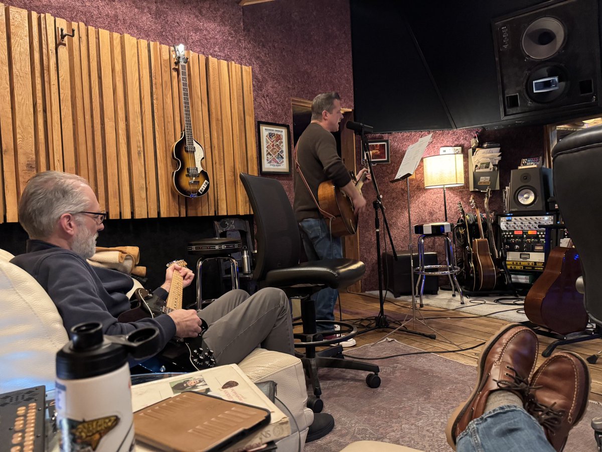 HotWingJones's tweet image. The “Lipstick” session at 8DAWS