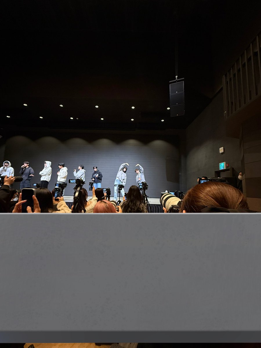 dmsthq's tweet photo. 개멀어. https://t.co/OeuZceVkXY