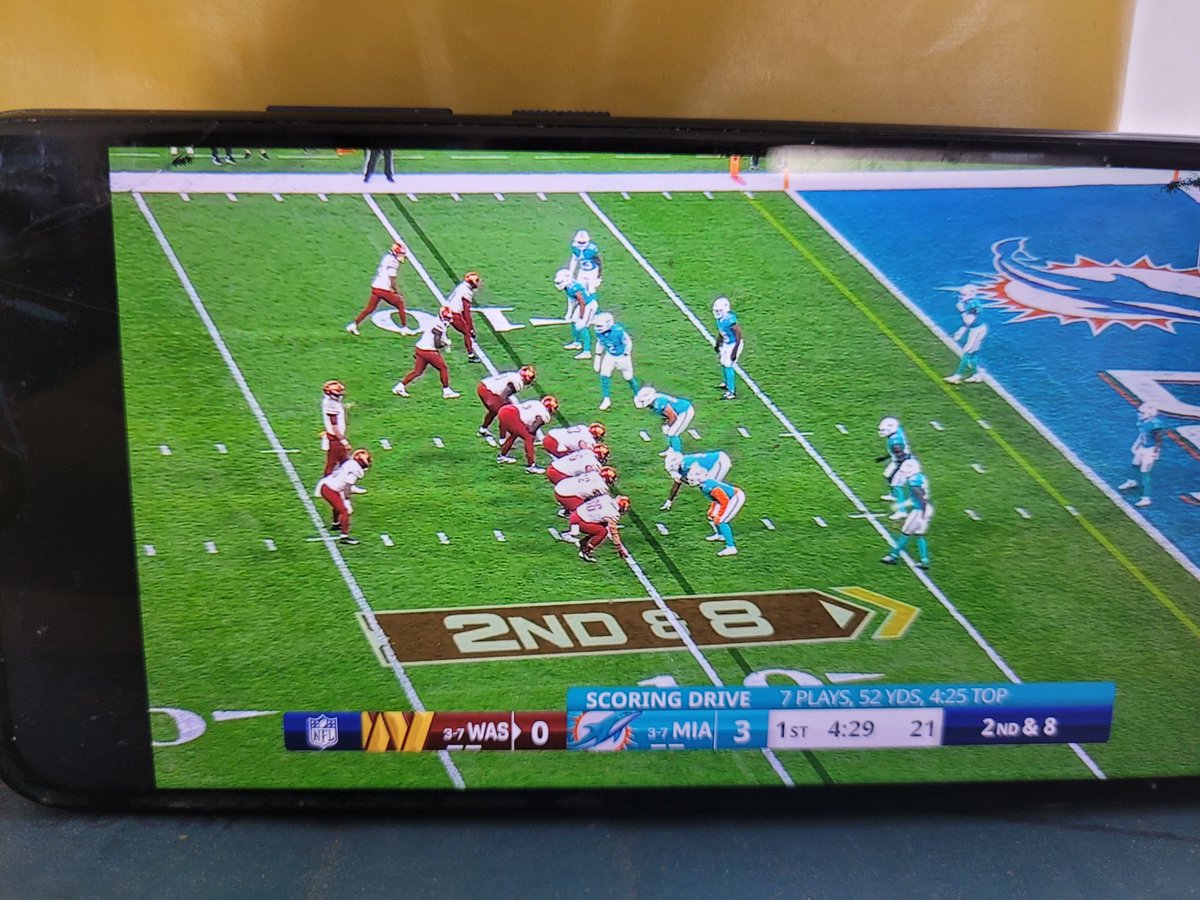 fossati_pe's tweet image. Tá rolando o primeiro jogo da #nfl na casa de festejo de Messi, Santiago Bernabeu. @mad_housetv