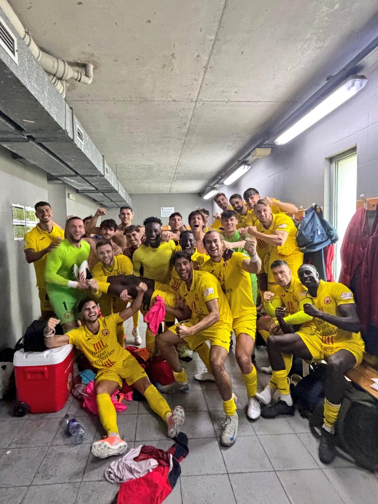 FCLESCALA's tweet photo. 😍🔥𝗖𝗿𝗲𝘂𝗿𝗲, 𝗹𝗹𝘂𝗶𝘁𝗮𝗿 𝗶 𝘃𝗲𝗻𝗰𝗲𝗿! 

@cp_sancristobal 0️⃣🆚️1️⃣ @fclescala 

GOLAAAAAS DE MAMAU EN EL 90' EN LA SORTIDA D'UN CÓRNER! QUIN TREBALL EQUIP! 🫡

💪Seguim en la lluita i amb els objectius clars. Peus a terra.

#OnadaBlaugrana #Fclescala #somlescala❤️💙 https://t.co/I04FYz3roZ