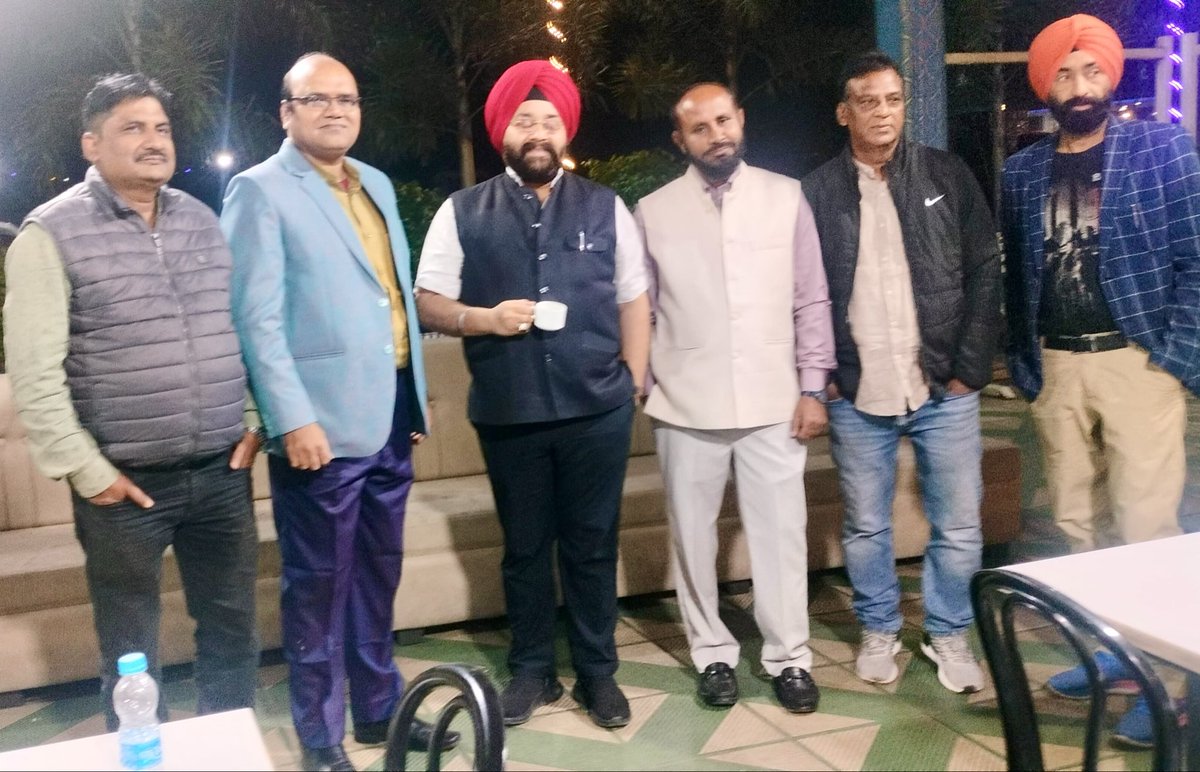 हमारे पुराने समय के प्रिय साथी  भाई सैयद मनुवर जी के सुपुत्र सोहैब मनुवर के निकाह कार्यक्रम में शामिल होकर परिवार को हार्दिक बधाई और मुबारकबाद दी।

परमात्मा नवदंपति को सुख, समृद्धि और आपसी स्नेह से भरा लंबा जीवन प्रदान करें, और परिवार में सदैव खुशियों का माहौल बना रहे।