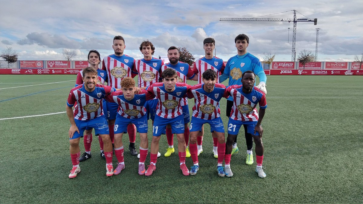 cdtorrijos_ofcl's tweet photo. Comenzamos el partido en Illescas con el merecido minuto de silencio por el fallecimiento del padre de @fer_battiste https://t.co/Dmjh25Zs4M