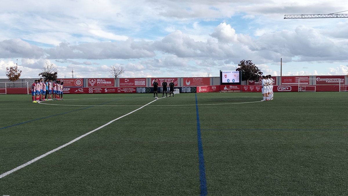 cdtorrijos_ofcl's tweet photo. Comenzamos el partido en Illescas con el merecido minuto de silencio por el fallecimiento del padre de @fer_battiste https://t.co/Dmjh25Zs4M