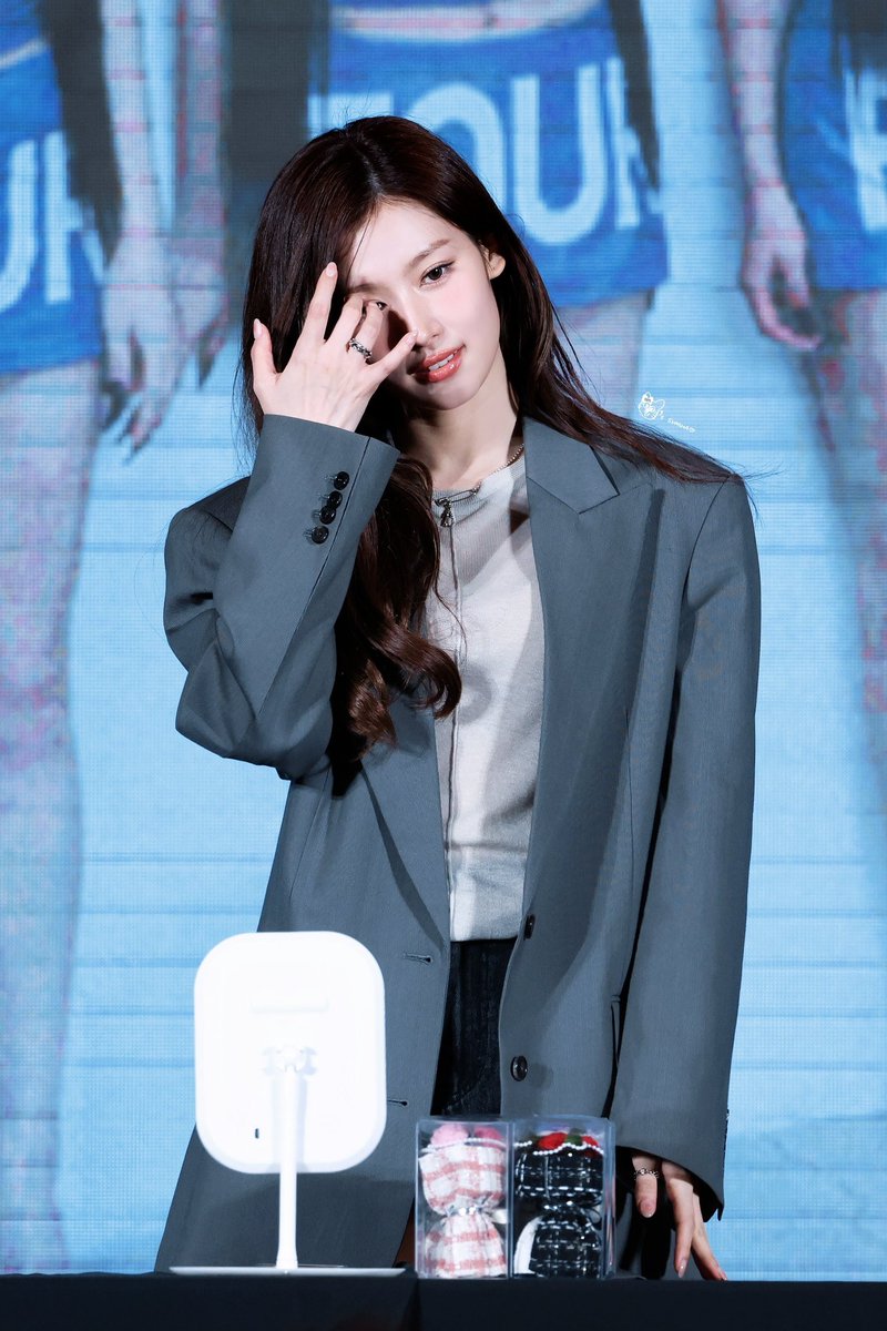 I can’t with her visual