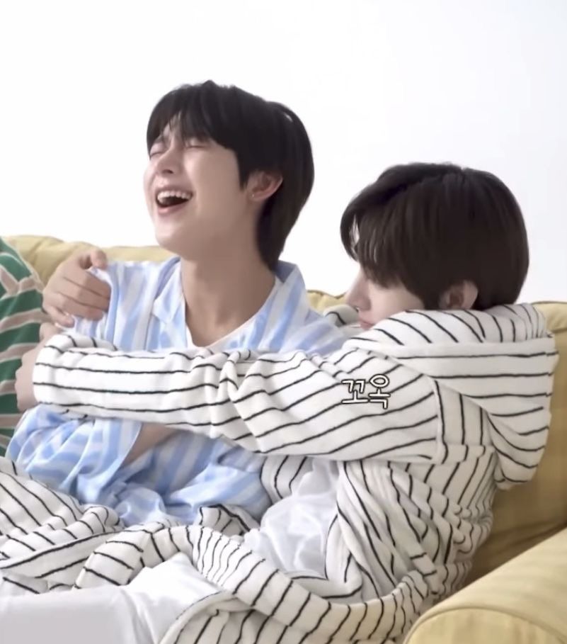 떤샤인 tweet media