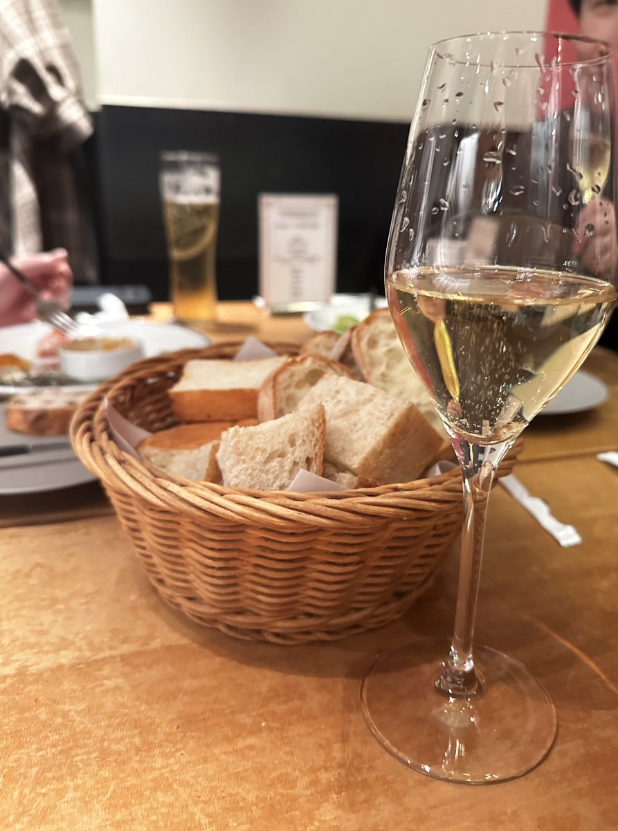 kondo_sr33's tweet image. 金曜日は素敵な先生方に会を開いていただきました✨️

東京生活に彩りや刺激を頂きました会の1つです。会社がLet&apos;s noteを社用PCに選んでいたから入れて頂いたと思ってます😂笑

皆様、ありがとうございます✨️

引き続きどうぞよろしくお願いします🙇‍♂️