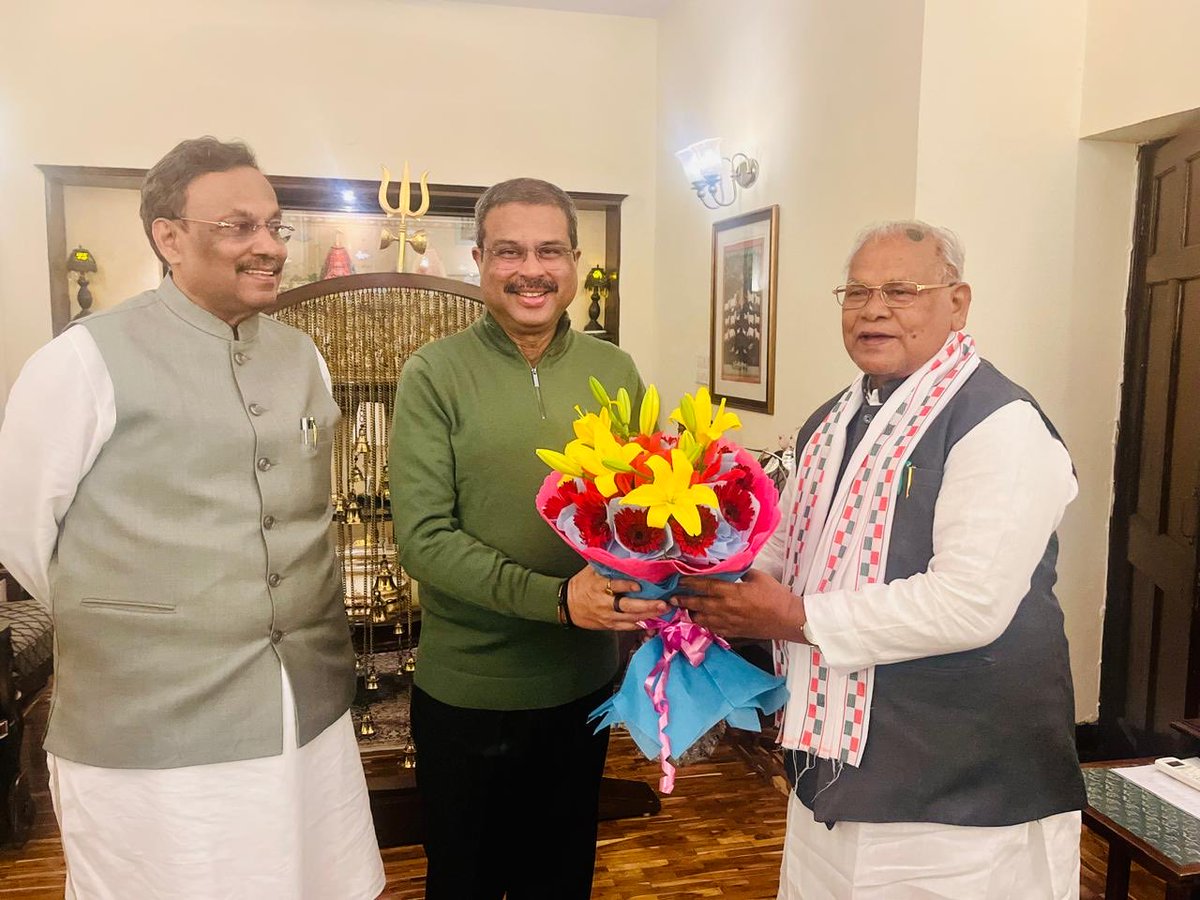 jitanrmanjhi's tweet image. बिहार विधानसभा चुनाव2025 में NDA को प्रचंड जीत दिलाने हेतु अटूट परिश्रम करने वाले माननीय केंद्रीय मंत्री एवं बिहार भाजपा प्रभारी श्री धर्मेंद्र प्रधान जी तथा भारतीय जनता पार्टी के महासचिव श्री विनोद तावड़े जी से उनके दिल्ली आवास पर मिलकर उन्हें जीत की बधाई दी। @TawdeVinod…