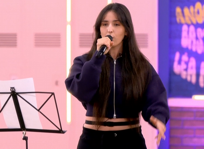 StarAcFact's tweet photo. Alors elle tu lui donnes 1h et un morceau en Danois elle gèrerait quand même. 🫢

#StarAcademy #StarAcademyleLive https://t.co/IPIvainkZn
