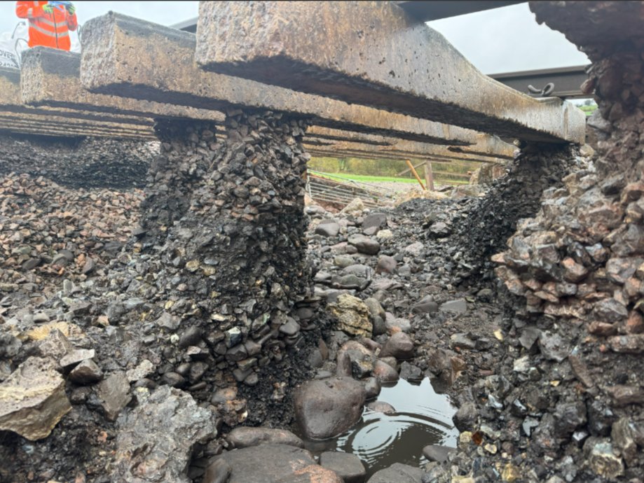 Since Friday 14 November, alongside our colleagues at Transport for Wales, we’ve worked tirelessly to re-instate the track between Hereford and Newport.

For a full update, please use this link👉 gloo.to/F0gy