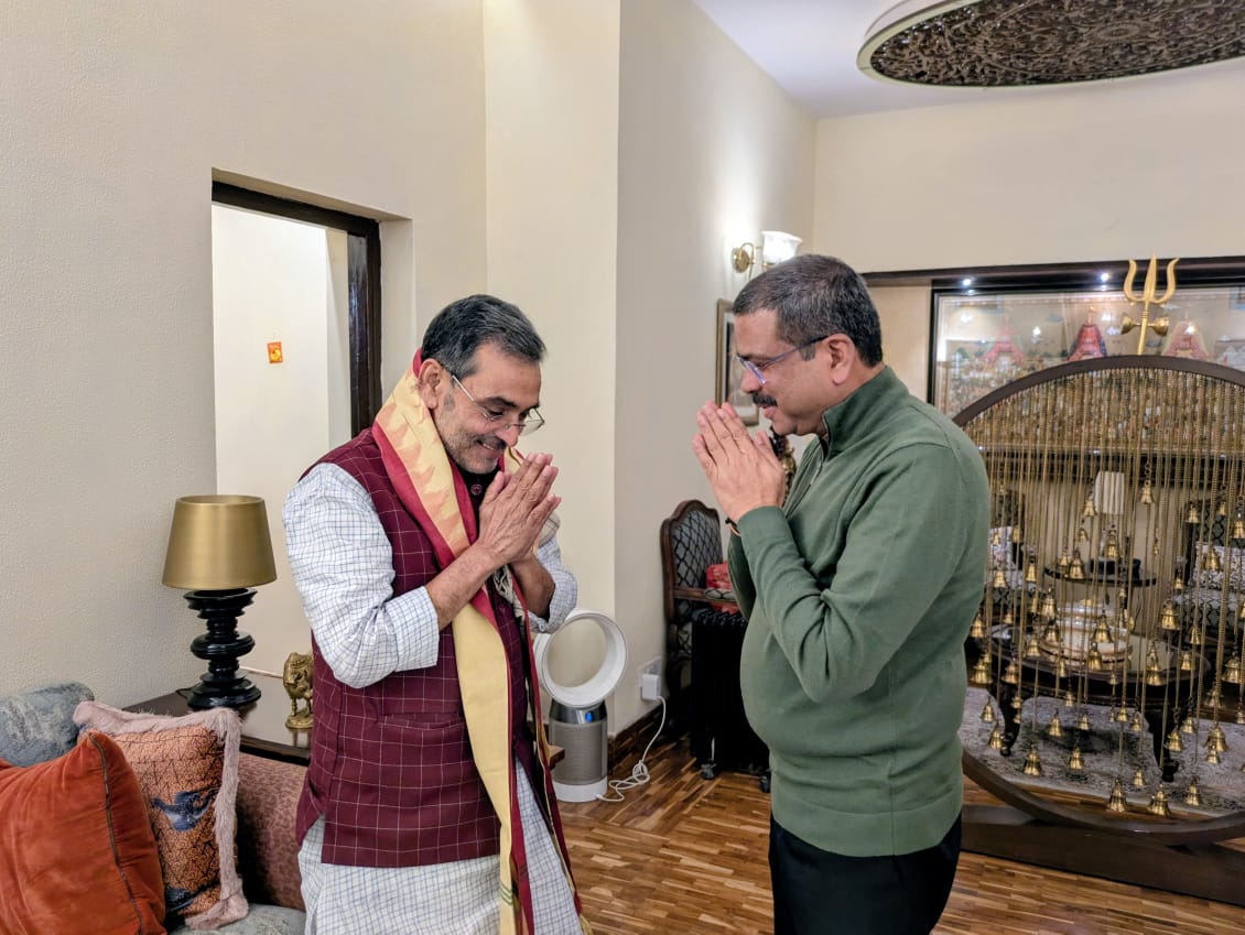UpendraKushRLM's tweet image. दिल्ली: आज शाम केन्द्रीय शिक्षा मंत्री और बिहार चुनाव में भारतीय जनता पार्टी के विशेष प्रभारी श्री धर्मेन्द्र प्रधान जी से मिलकर #NDA की शानदार जीत पर उन्हें बधाई दी।