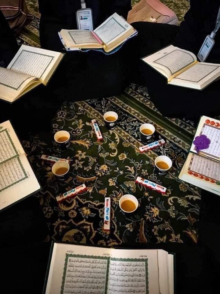 وَالمَرءُ يُصلِحُهُ الجَليسُ الصالِحُ
 فكيف بجليس القران.🤍