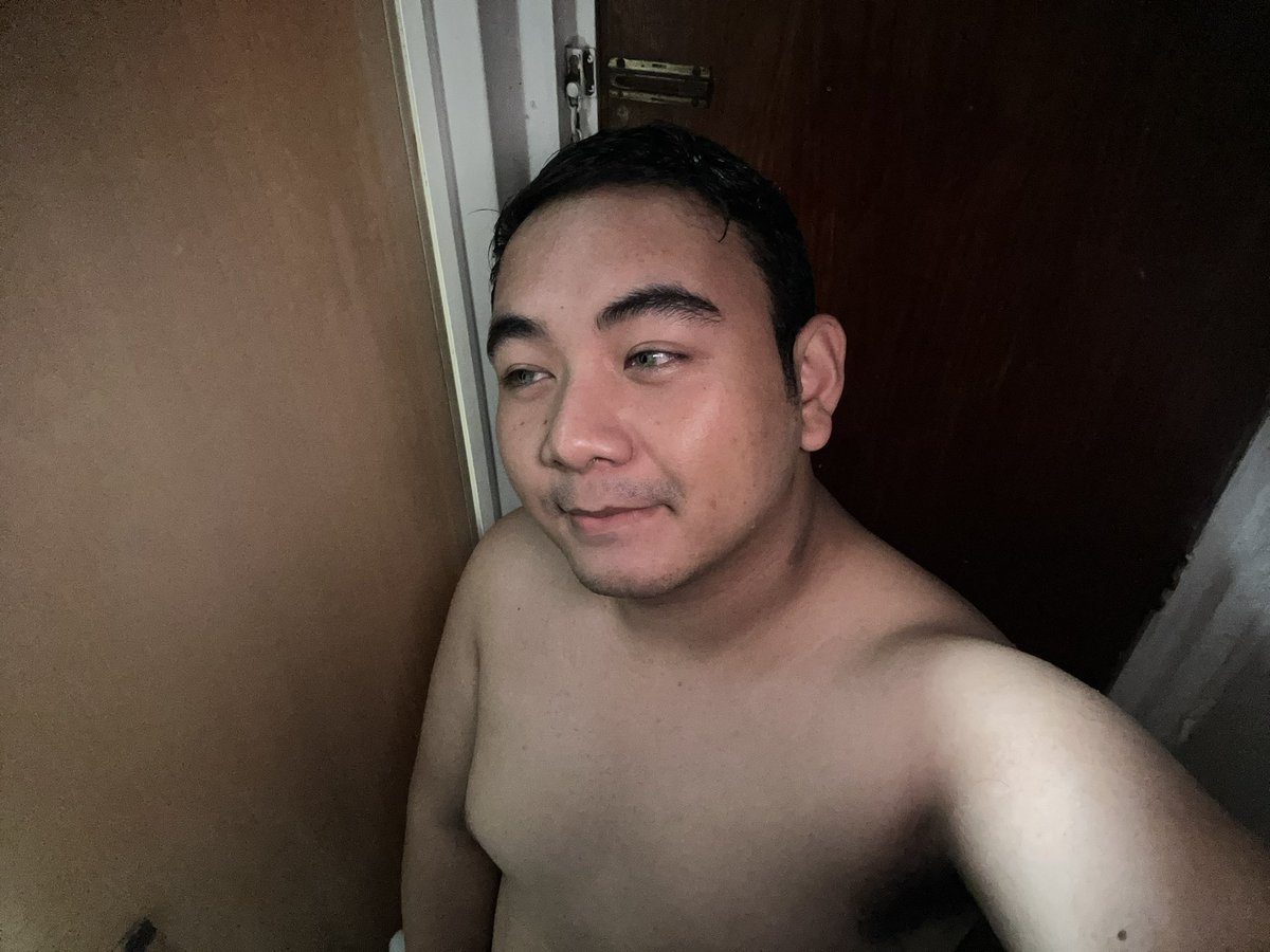 L 👅 R tweet media