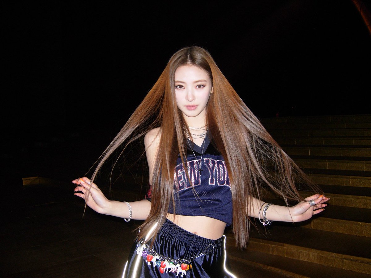 アンナポップ Never A Wallflower | Everything Short Sleeve Top Blue and Brown