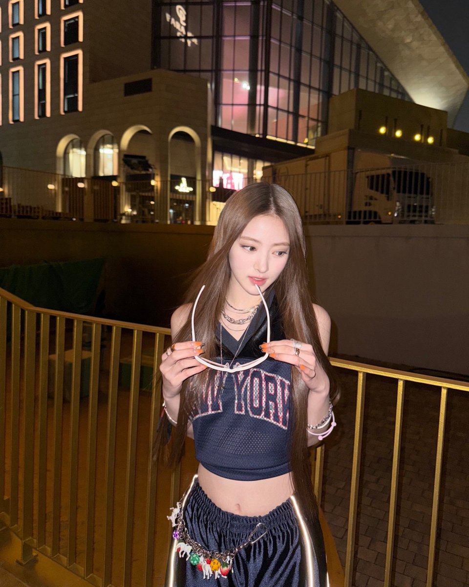 Happy 20th birthday to ANNA of MEOVV!