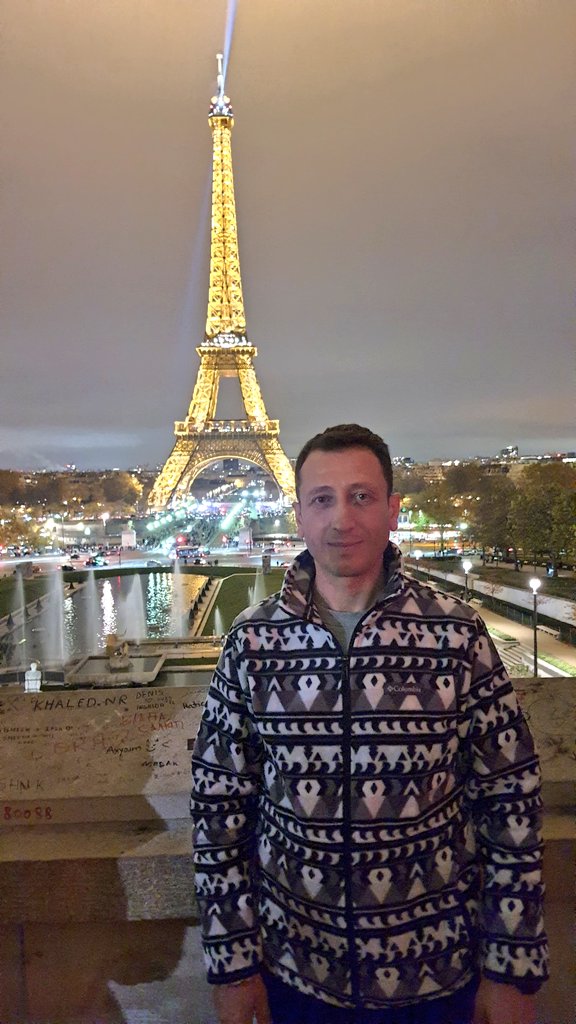 serdardurer's tweet image. Paris, insanın sevdiğine biraz daha yakın durmak istediği, gülüşleri bile daha zarif kılan büyülü bir aşklar şehridir. Seine’in kıyısında her adım, gönülden dökülen bir mısra gibi...

#paris #eiffel #monmartre #sacracore #louvre #louvremuseum #seinenehri #NotreDame