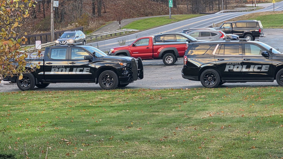 decadentbehavi1's tweet photo. @cleveland19news @fox8news @WEWS @WKYCNews
Happening now: HISTORY REPEATING? 1963 schism nearly destroyed Serbian Orthodox Church in America. Now Cleveland community fights to prevent it again.Police on site! https://t.co/NVfmt9TK11