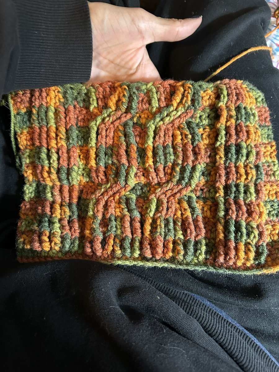 nannabo78's tweet image. Feeling pretty proud of myself for remembering how to make twists without a pattern… it’s coming together beautifully… having another idea tickle my head, if it works out I’ll post it… otherwise this will be the last one for a bit…
#WIP #scarf #crochet 🧶