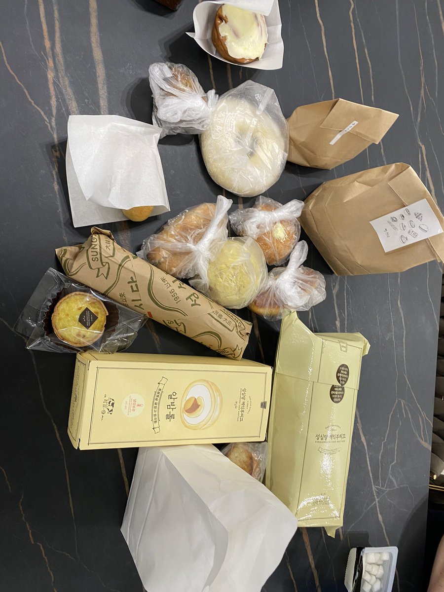 Ahnlee33's tweet photo. 思いつきで대전にパンツアー行ってきた🥐🥐こんなにパン買ったの初めてすぎるwww
でも最高に楽しくて幸せな一日でした🤍
免許取ってから変わりばんこで運転できるようになってなんか気が楽になった気がする(?) https://t.co/HExbjQeFTt