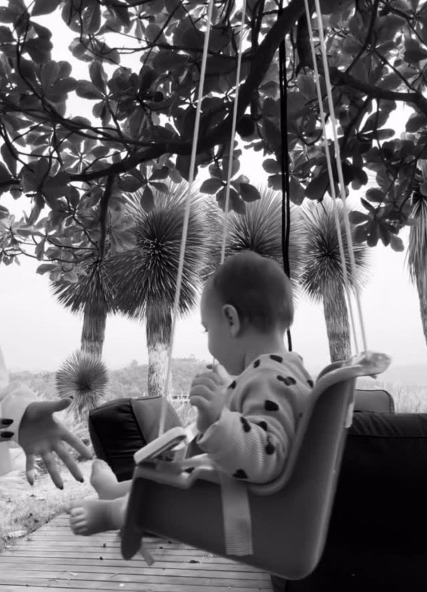 thislovls's tweet image. como pode ser o luan todinha 😭