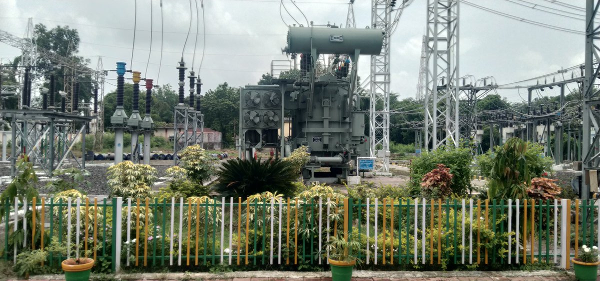 collectorUJN's tweet image. मध्यप्रदेश का पहला 132 के.वी. सबस्टेशन, ज्योति नगर उज्जैन, 65 वर्ष पूरे!
5 सिंहस्थों में निर्बाध बिजली आपूर्ति के बाद अब सिंहस्थ 2028 के लिए भी पूरी तरह तैयार। तकनीकी उन्नयन व आधुनिकीकरण से शहर की ऊर्जा व्यवस्था और मजबूत।
#Ujjain #PowerInfrastructure #MPTransco #Singhasth2028