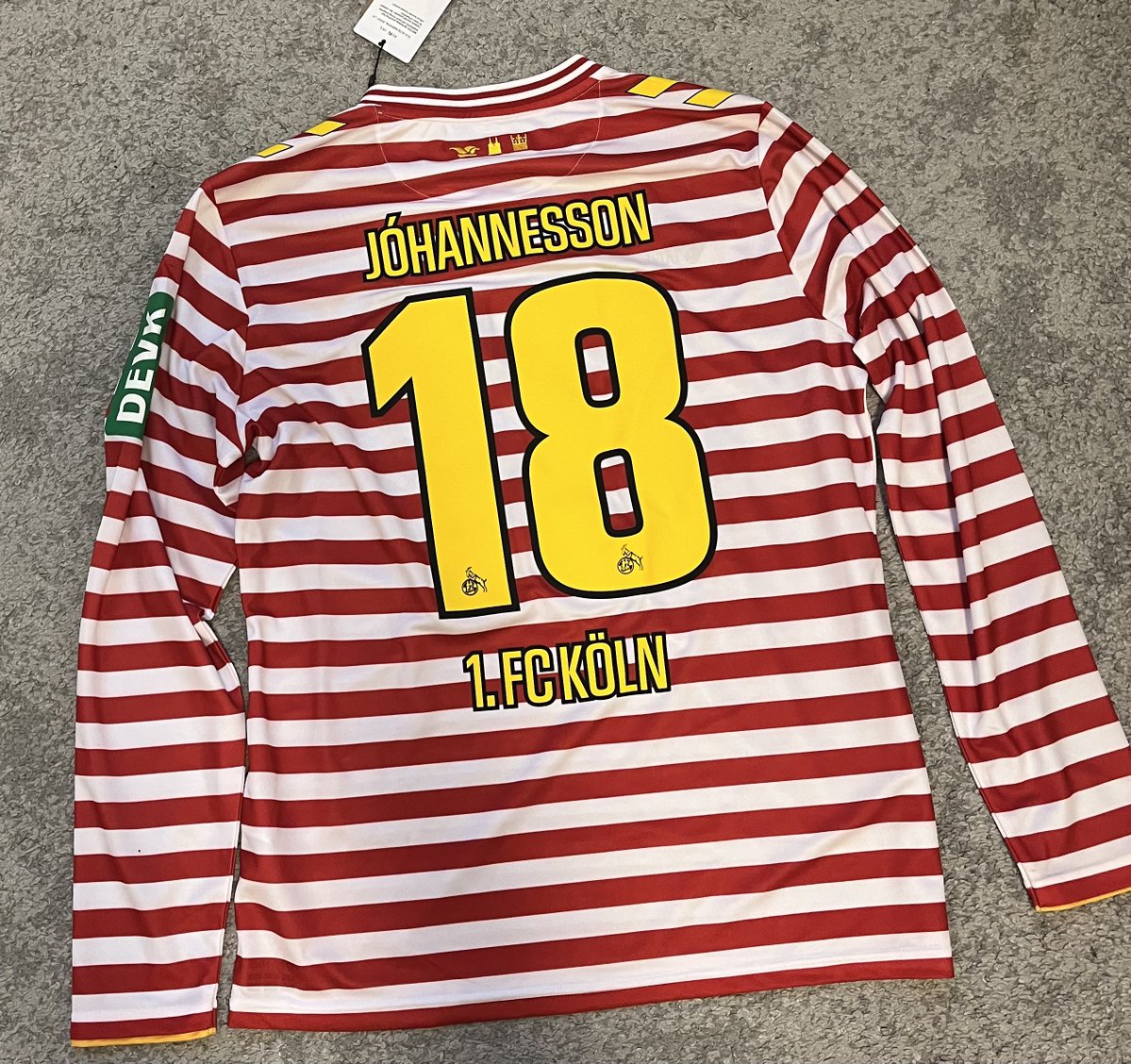 Seht mal welches Sexteil sich die Tage in meinem Kleiderschrank eingenistet hat