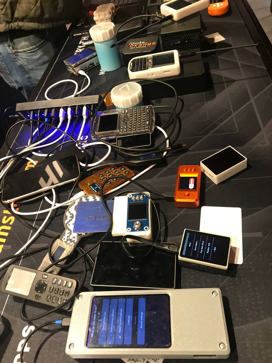 selfcustodykrux's tweet image. @BitcoinConfEUR Krux was presented at the open-source hub by @CodeOrangeDevs 👏