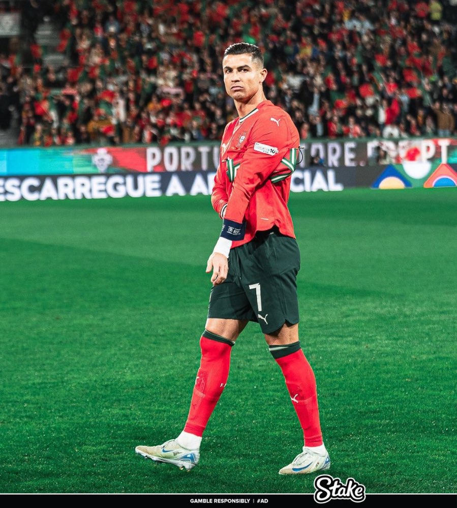🇵🇹 Portugal antes de Cristiano Ronaldo:

✖️ Participou de 3/17 Copas do Mundo
✖️ Participou de 3/11 Eurocopas
✖️ Nunca disputou uma final
✖️ Nunca venceu um título

🇵🇹 Portugal depois de Cristiano Ronaldo:

☑️ Disputou 6/6 Copas do Mundo
☑️ Disputou 6/6 Eurocopas
☑️ Campeão da