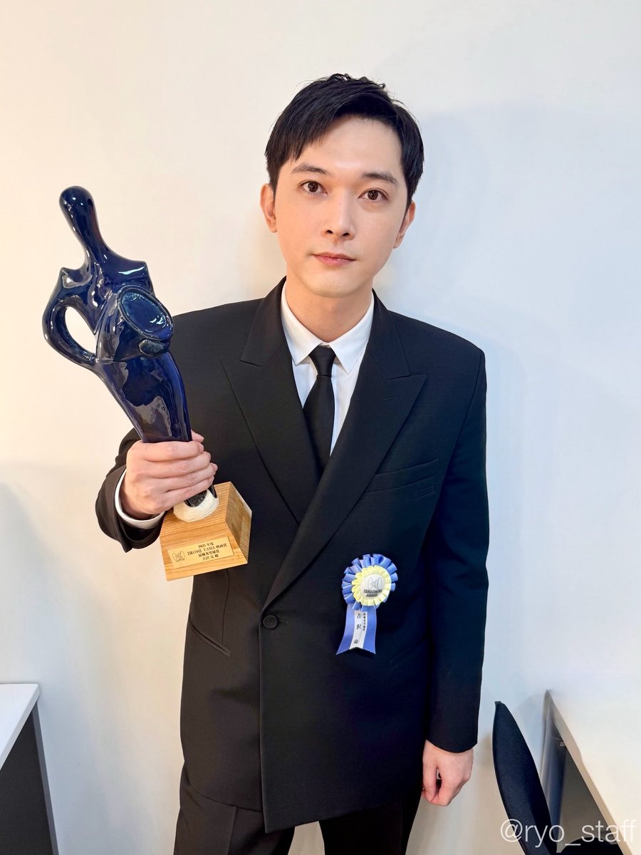 ryo_staff's tweet photo. #TAMA映画賞 にて昨年に続き最優秀男優賞を受賞し #李相日監督 と最優秀新進男優賞を受賞された #黒川想矢 さんと共に #国宝 の最優秀作品賞‼️の喜びを分かち合え、とても幸せな週末を過ごしていた吉沢です📸✨皆様本当���ありがとうございました🙇🏻‍♀️
スーパースペシャルな副音声上映も、是非劇場で🪭 https://t.co/GWqEWF2tX5