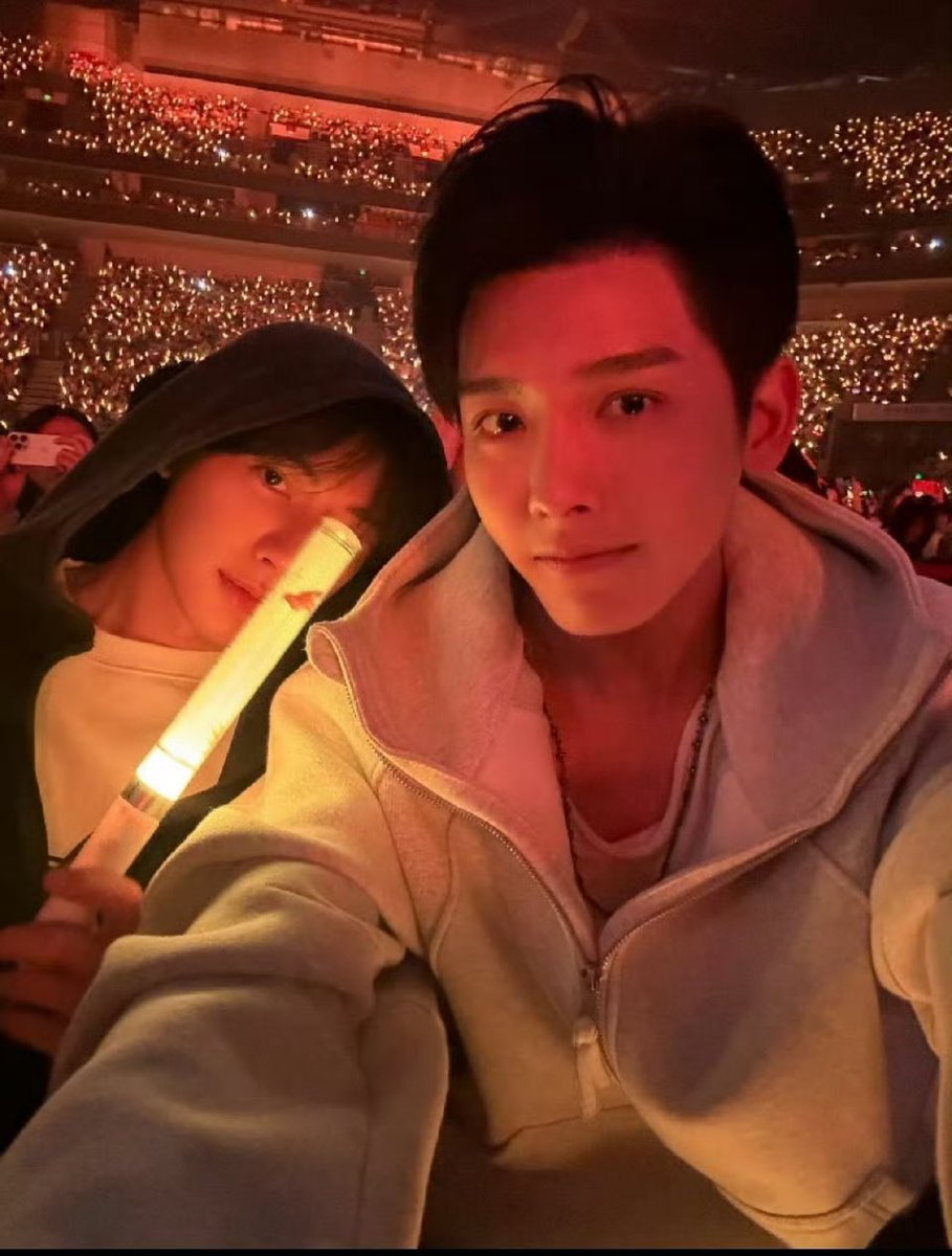 แก๊ง6วิถี และ แก๊งอะดรีม 

มางานคอนนิ่งโถว กับ ต้าตังเจีย คับผม

#ข้ามภูผาหาญท้าลิขิตรัก
#คัมภีร์ร่วมฝัน 
#หลิวอวี่หนิง