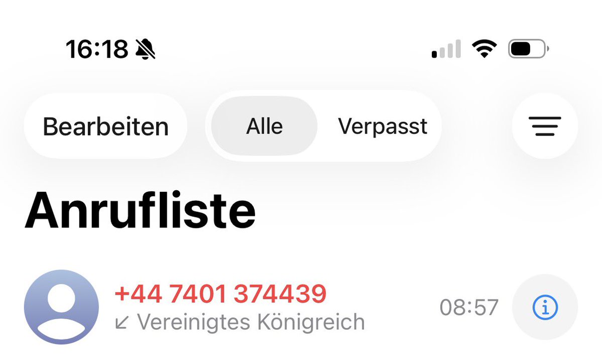 Vexdiff's tweet image. Queen ist Frühaufsteherin, hat mich geweckt die alde