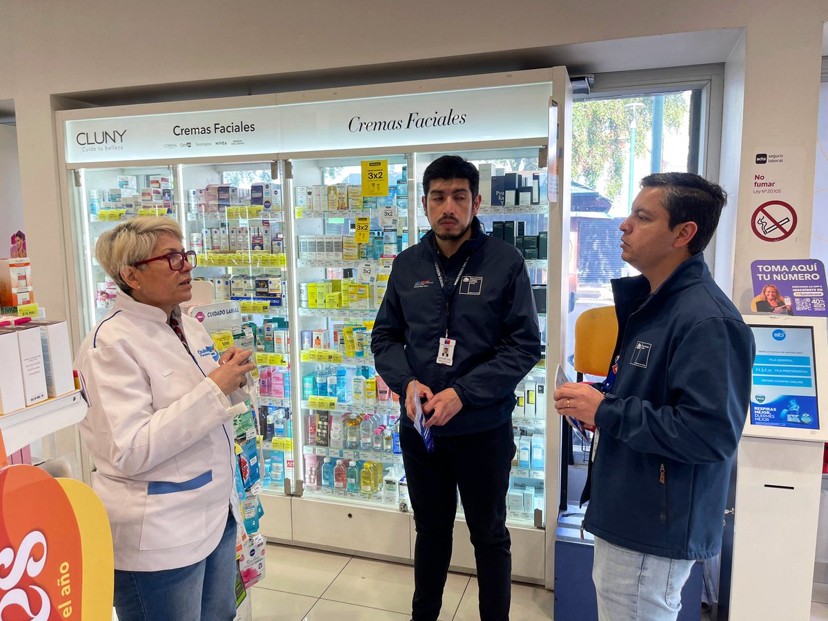 drtloslagos's tweet photo. Hoy desde temprano junto a @MintrabLosLagos realizamos recorrido en #PuertoMontt verificando el cumplimiento de los derechos laborales en este día de elecciones presidenciales y parlamentarias. Recuerda que si trabajas hoy, tienes por derecho 3 horas para ir a ejercer tu voto 🗳️ https://t.co/L9D8gR8FkS