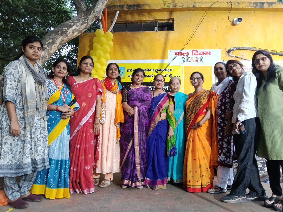 vikasvaibhavips's tweet image. #पटना में #LetsInspireBihar के अंतर्गत विदुषियों द्वारा आर्थिक रूप से वंचित विद्यार्थियों के हितार्थ संचालित निःशुल्क #गार्गी_पाठशाला के पुलिस काॅलोनी, अनीसाबाद केंद्र पर #बाल_दिवस के उपलक्ष्य में #गार्गी_अध्याय की समन्वयक बिन्नी बाला जी के नेतृत्व में आवश्यक पाठ्य सामग्रियों का…