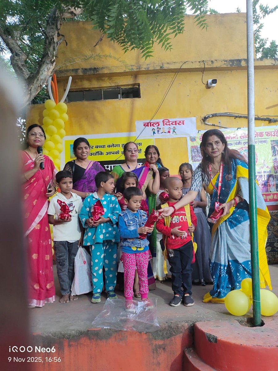 vikasvaibhavips's tweet image. #पटना में #LetsInspireBihar के अंतर्गत विदुषियों द्वारा आर्थिक रूप से वंचित विद्यार्थियों के हितार्थ संचालित निःशुल्क #गार्गी_पाठशाला के पुलिस काॅलोनी, अनीसाबाद केंद्र पर #बाल_दिवस के उपलक्ष्य में #गार्गी_अध्याय की समन्वयक बिन्नी बाला जी के नेतृत्व में आवश्यक पाठ्य सामग्रियों का…