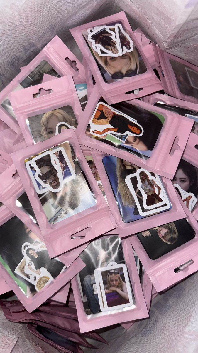 makoyy0117's tweet photo. Our hand banners, round fans, dollars etc. are all set for the DEADLINE IN BULACAN! 🖤💓

Produce &amp; Design by: @makoyy0117 @HitoriMaki08 @TheCyentistBNS 

Printing Services for Banners &amp; Jennie Lisa Dollars) - @SJ_blink_cart x @essentiqueshop for Round Fans

#DEADLINE_IN_BULACAN https://t.co/HuU0MkBAif