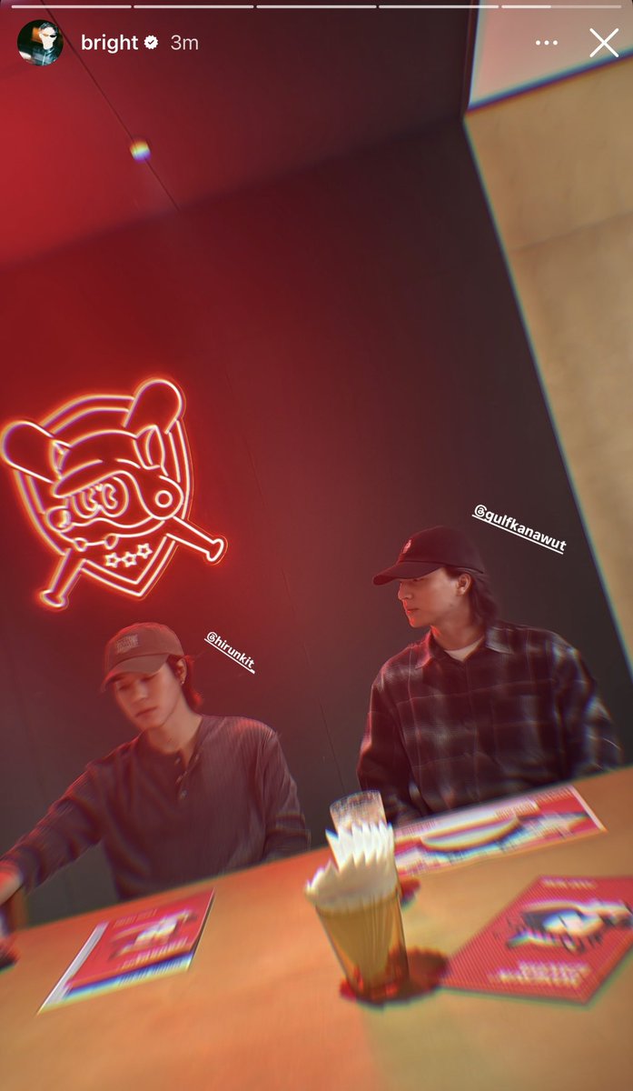 whitebinbw's tweet photo. Bright IGS 

อ่าวยังไงหละ แบนกี่วิ 555555555555555 @bbrightvc @Hirunkit_ @gulfkanawut 

#bbrightvc https://t.co/g1IKoepoQI