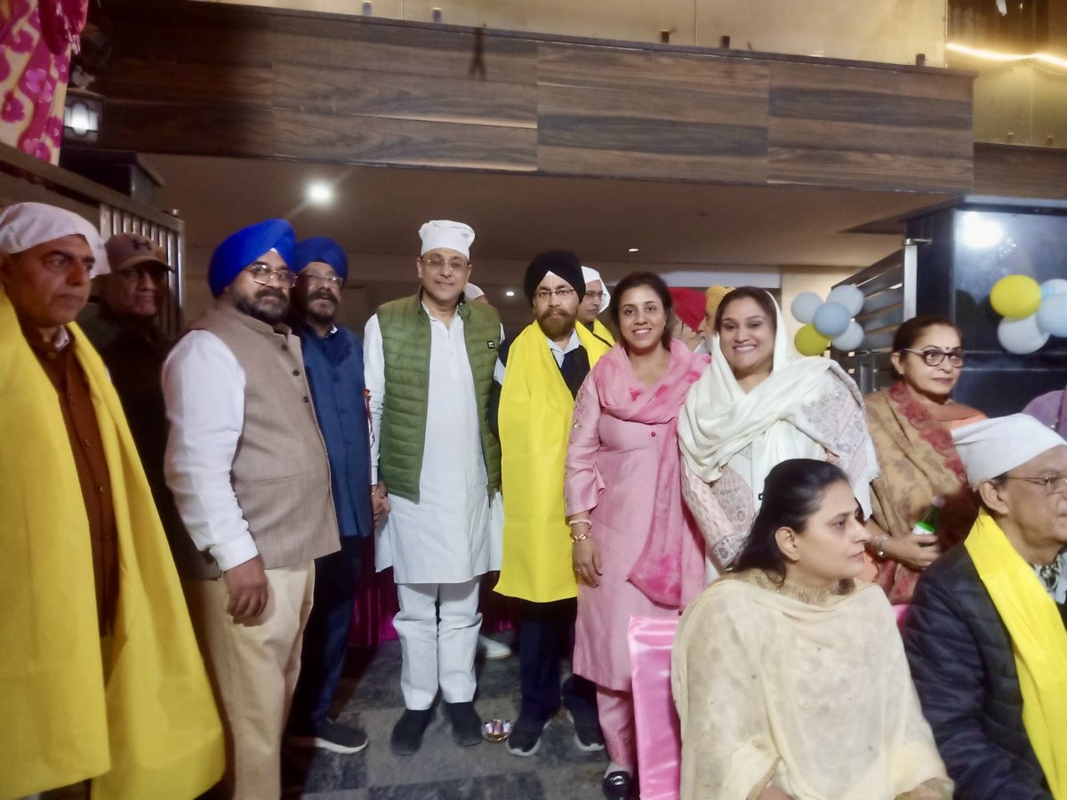 RajanAroraAAP's tweet photo. “आज नगर कीर्तन में शामिल होने का सौभाग्य मिला।
संगत का प्रेम, सेवा की भावना और भाईचारे का संदेश मन को गहराई तक छू गया।
ऐसी आध्यात्मिक ऊर्जा और सकारात्मक माहौल नारायणा की असली पहचान है।
वाहेगुरु जी का खालसा, वाहेगुरु जी की फ़तेह।
#RajanArora #AAP #Ward139 #Naraina https://t.co/fk7SXjDAYr