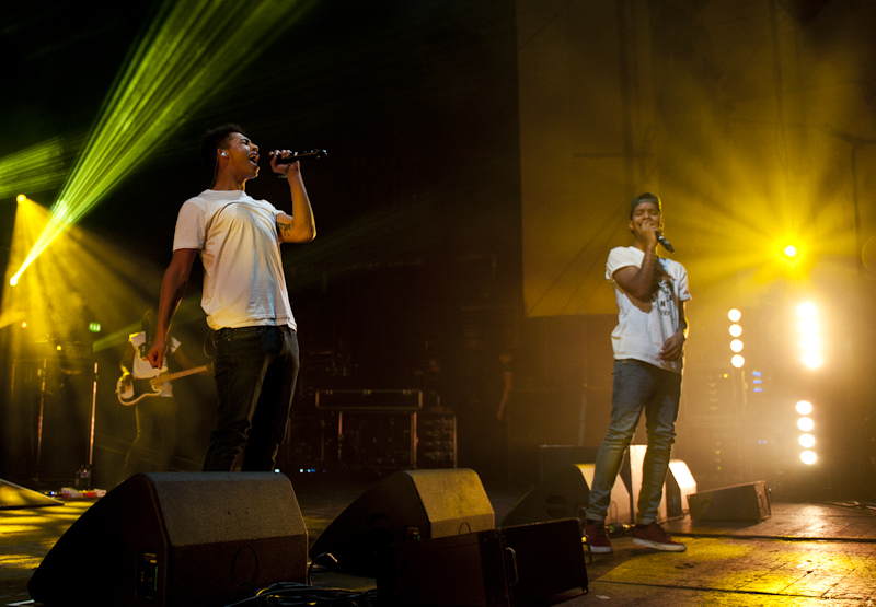 O2AcademyBrix's tweet image. #OnThisDay in 2012: @RizzleKicks had #Brixton jumping to their debut album &apos;Stereo Typical&apos; 🙌

Who joined us for this one? 👀
📸 Nick Pickles
#RizzleKicks #O2AcademyBrixton