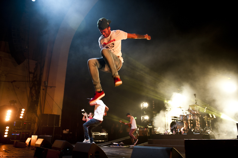 O2AcademyBrix's tweet image. #OnThisDay in 2012: @RizzleKicks had #Brixton jumping to their debut album &apos;Stereo Typical&apos; 🙌

Who joined us for this one? 👀
📸 Nick Pickles
#RizzleKicks #O2AcademyBrixton