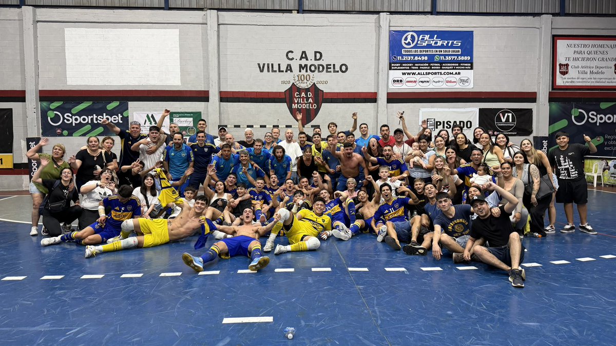 BocaFutsal's tweet image. 𝒰𝓃𝒶 𝒷𝒶𝓃𝒹𝒶 𝒶𝓂𝒾𝑔𝒶: La familia del Futsal 

#TodosJuntos 💪🔵🟡🔵