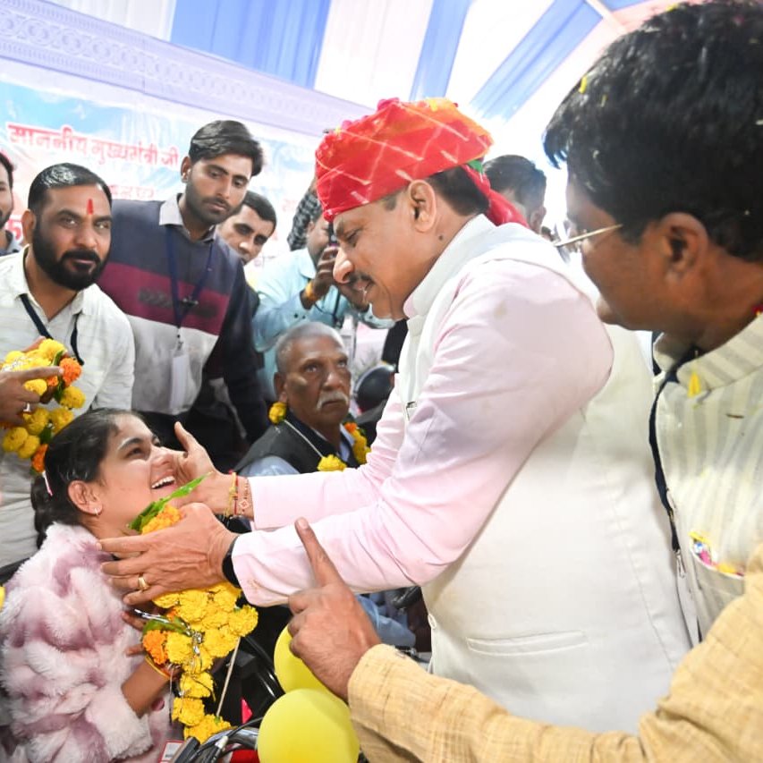 मुख्यमंत्री डॉ. <a href="/DrMohanYadav51/">Dr Mohan Yadav</a> ने शाजापुर जिले में 8174 करोड़ रुपए लागत की औद्योगिक इकाइयों का भूमि पूजन किया

#शाजापुर जिले के लिए लगभग 400 करोड़ रुपए से अधिक की घोषणाएं की।

RM 👉 facebook.com/proshajapur/po…

#CMMadhyaPradesh #JansamparkMP #MadhyaPradesh #shajapur