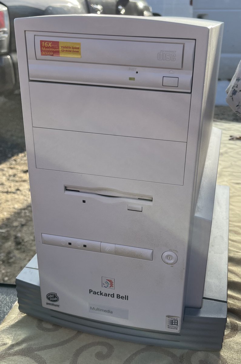 RetroFox tweet media