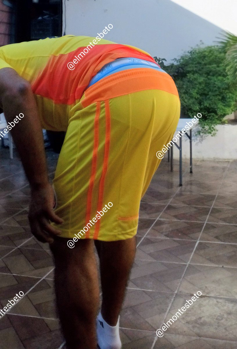 Si fuera tu primer partido conmigo y me notas el calzón, q pasaría por tu mente?
🔄 Y Cuéntamelo por DM habrá sorpresa 😏😈!!!